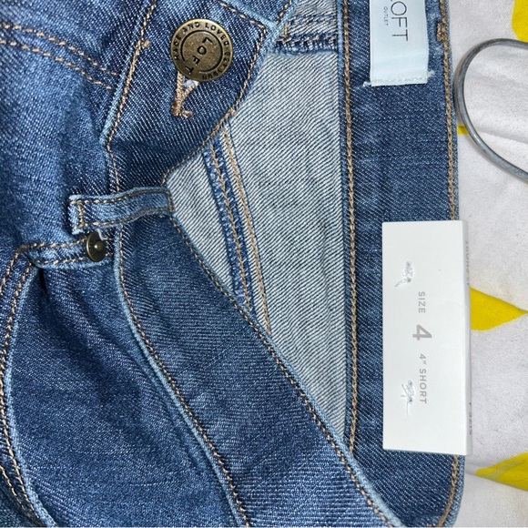 New Ann Taylor loft 4” denim jean cuffed shorts size 4 - Picture 2 of 4